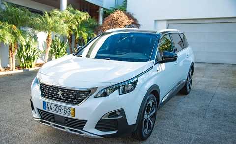 PEUGEOT 5008 